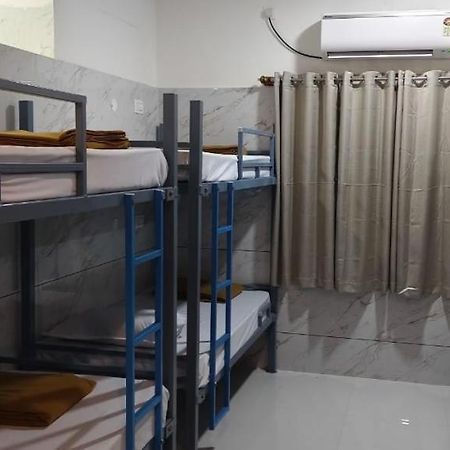 V R S Luxury Ac Dormitory Mysore Exterior foto