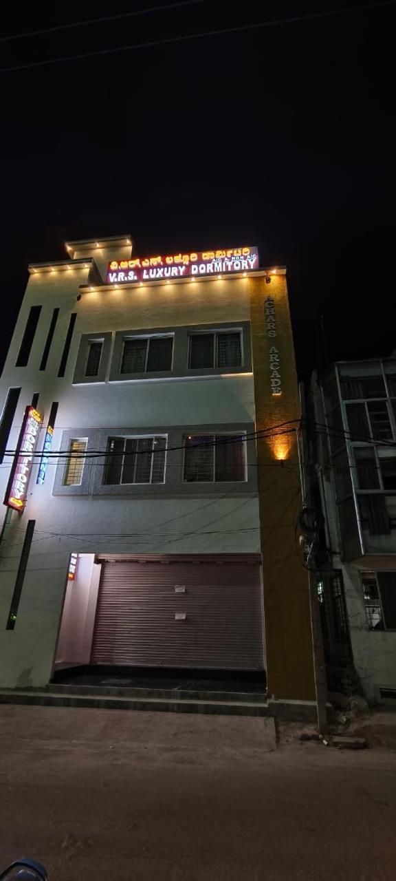 V R S Luxury Ac Dormitory Mysore Exterior foto