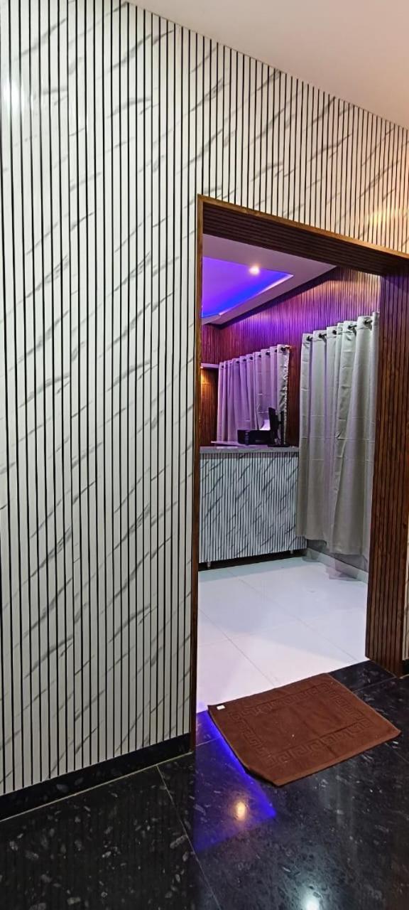 V R S Luxury Ac Dormitory Mysore Exterior foto