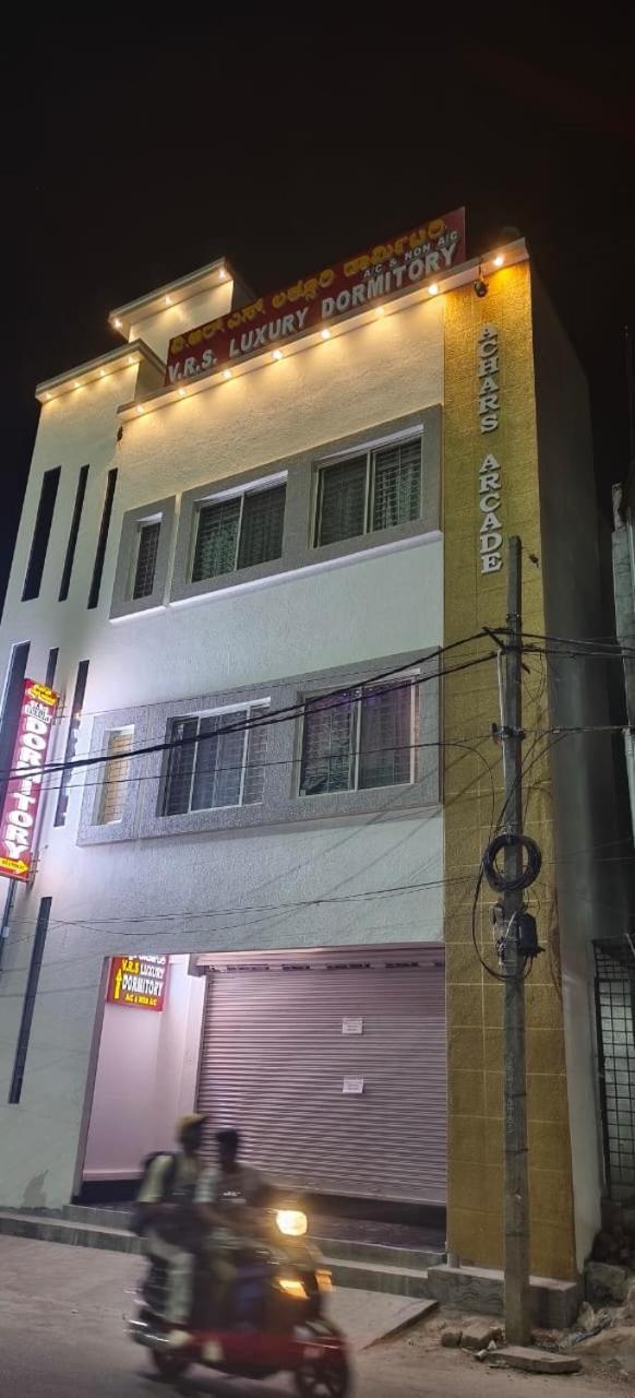 V R S Luxury Ac Dormitory Mysore Exterior foto