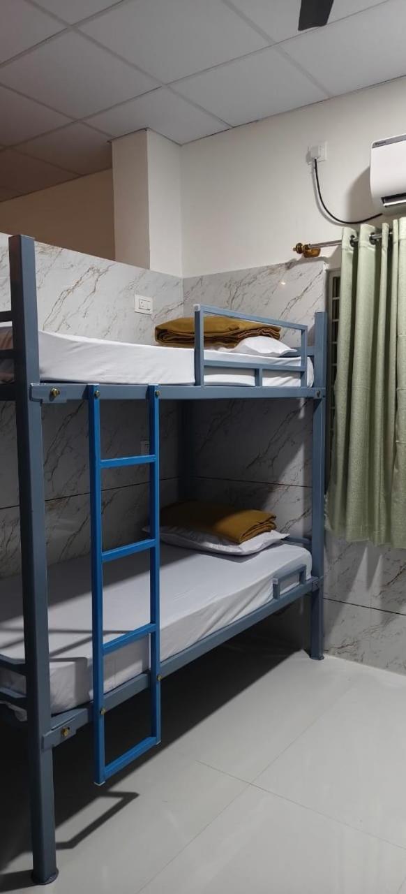 V R S Luxury Ac Dormitory Mysore Exterior foto