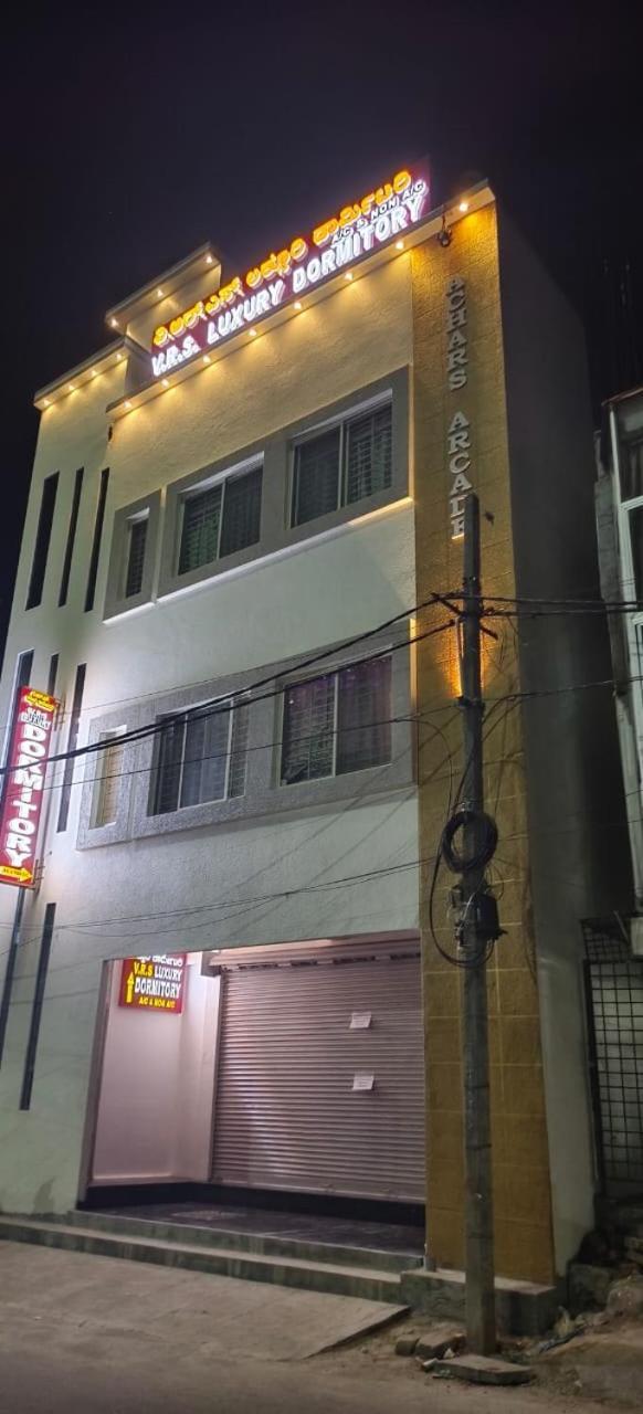 V R S Luxury Ac Dormitory Mysore Exterior foto